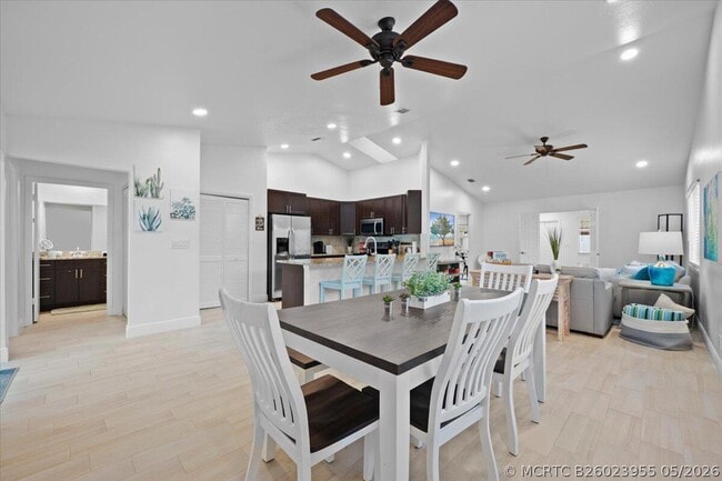 Photo - 6075 Francis St