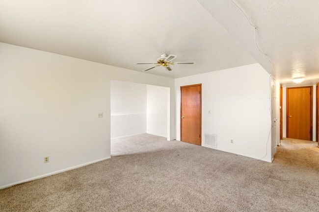 Photo - Available Immediately! 3 Bed 1 Bath in Denver