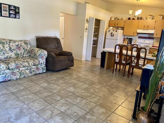 Photo - 493 N Sams Point