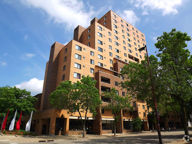 High rise building - Capitol Centre Court Apartments