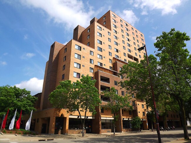 High rise building - Capitol Centre Court Apartments