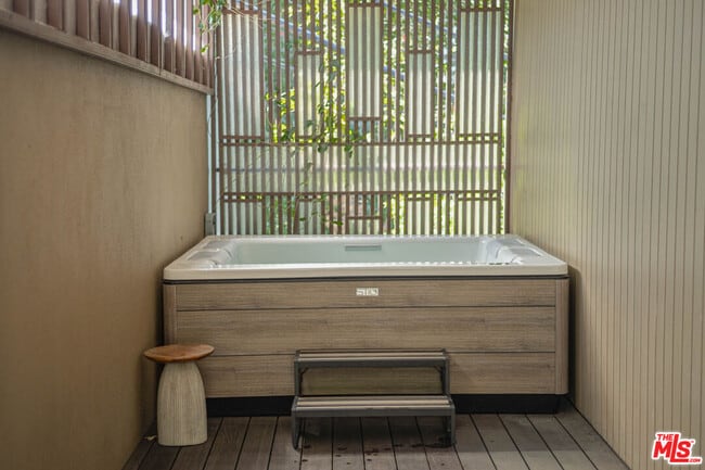 Photo - 8895 Appian Way