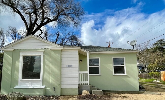 Building Photo - 1221 Olive St