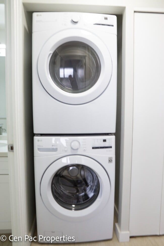 Photo - 2 Bed/2 Bath/1 Parking - Beautiful Unit with Nice View in Salt Lake!