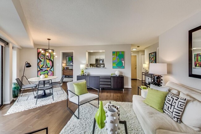 Building Photo - 2-bedroom, 1-bath condo in the sought-afte... Unit 523