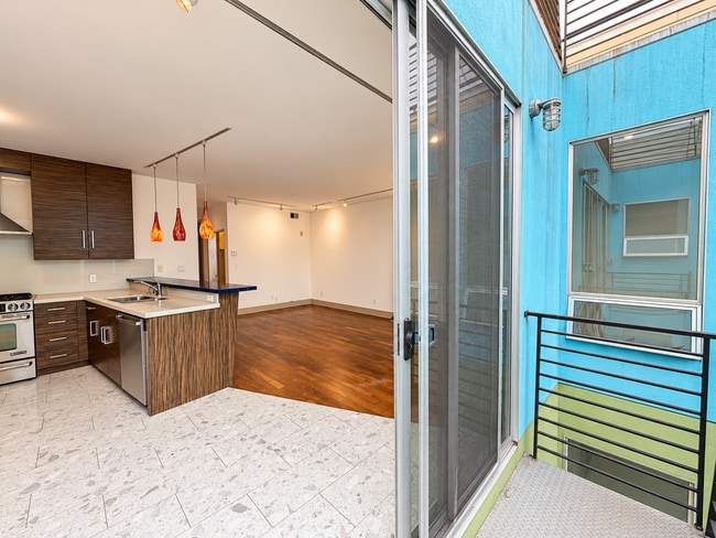 2863 California St Unit D