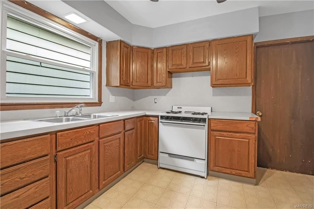 Photo - 374 Baynes St