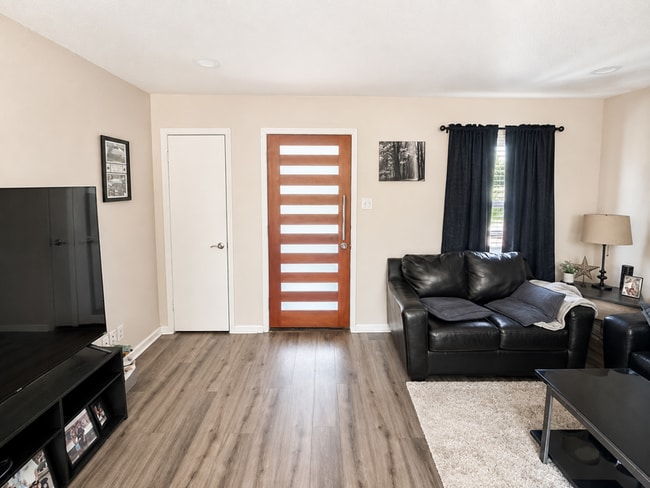 Photo - 1300 Timberlake Cir