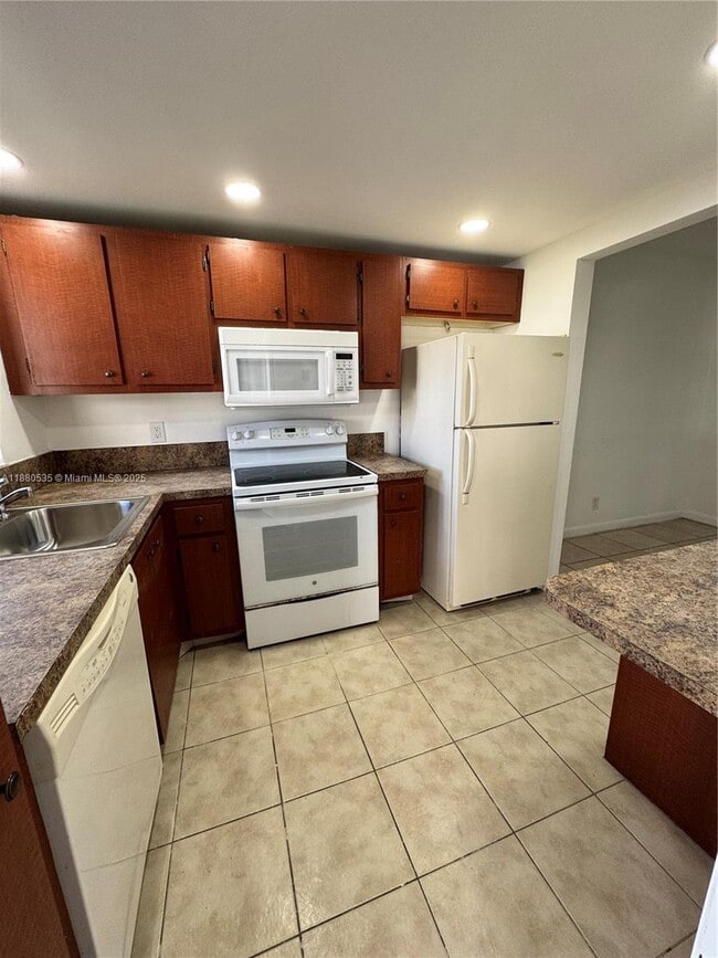 Building Photo - 1701 NW 46th Ave Unit 105 Rental