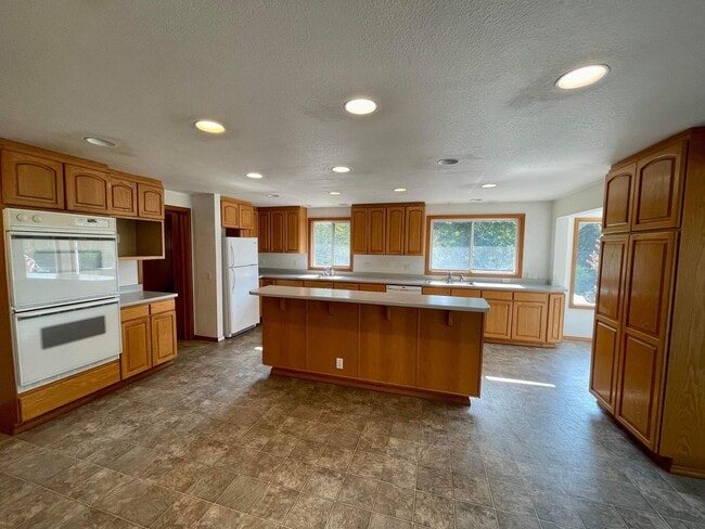 Photo - Large home on acreage!