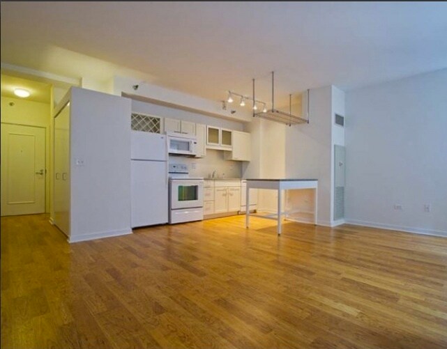 Photo - 151 W Randolph St