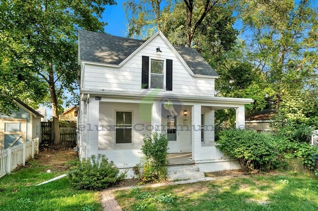 Photo - Remodeled 3BR + Flex Room | Steps from Leo...