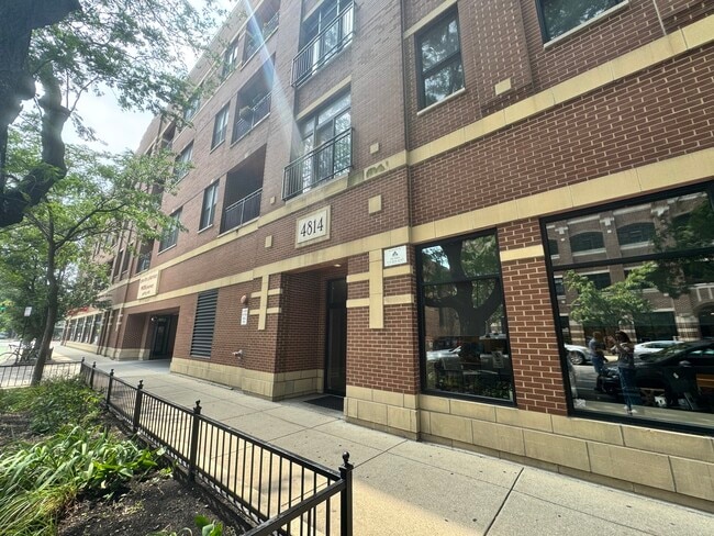 Building Photo - 4814 N Damen Ave Unit 404 Rental