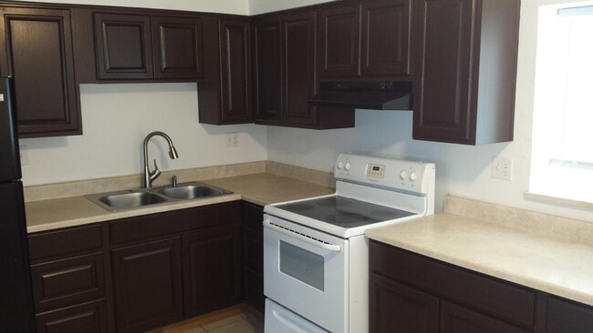 Building Photo - 4311 Dewey Dr Unit 1