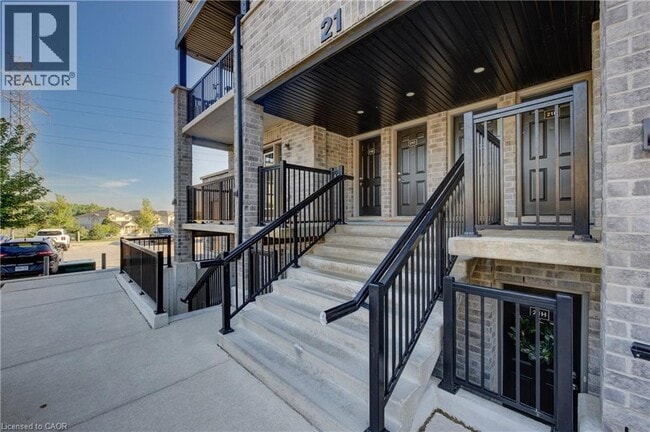 Photo - 1989 Ottawa Street S