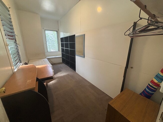 1520 Ke’eaumoku St Unit Room K4