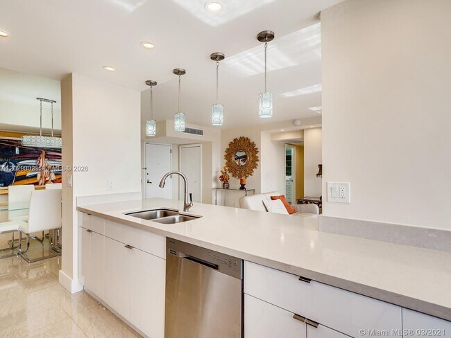 Photo - 19707 Turnberry Way Unidad 16L