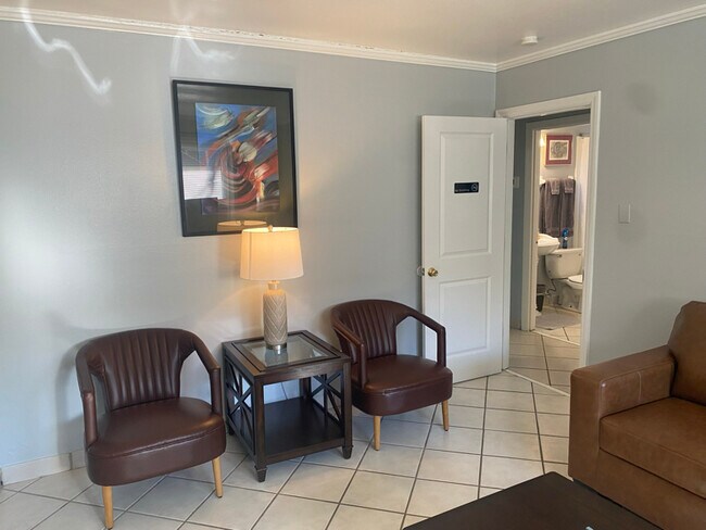 Photo - 810 Clarendon St Unidad Apt 4