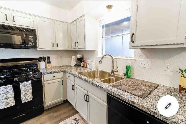 Photo - 200 Laurel Dr