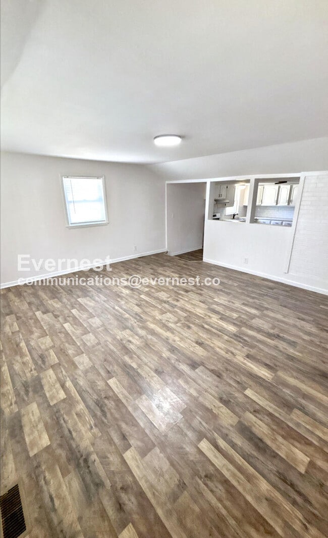 Photo - 260 Sadonia Ave