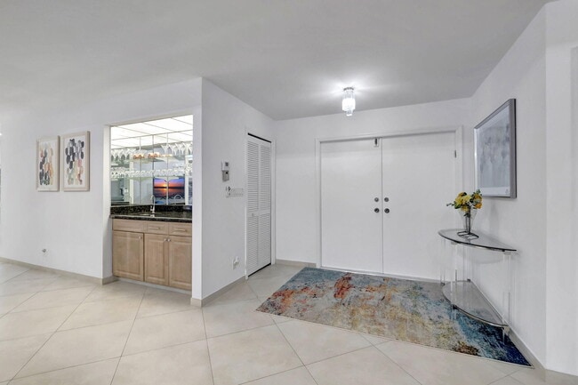 Photo - 902 Foxpointe Cir
