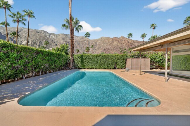 985 N Tuxedo Cir