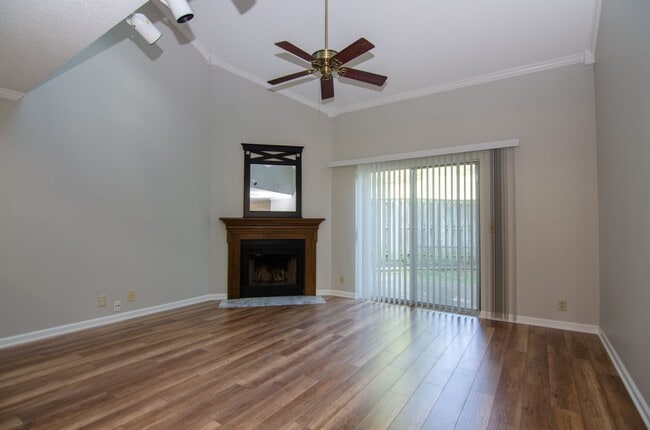 Photo - 313 Yorkshire Cir