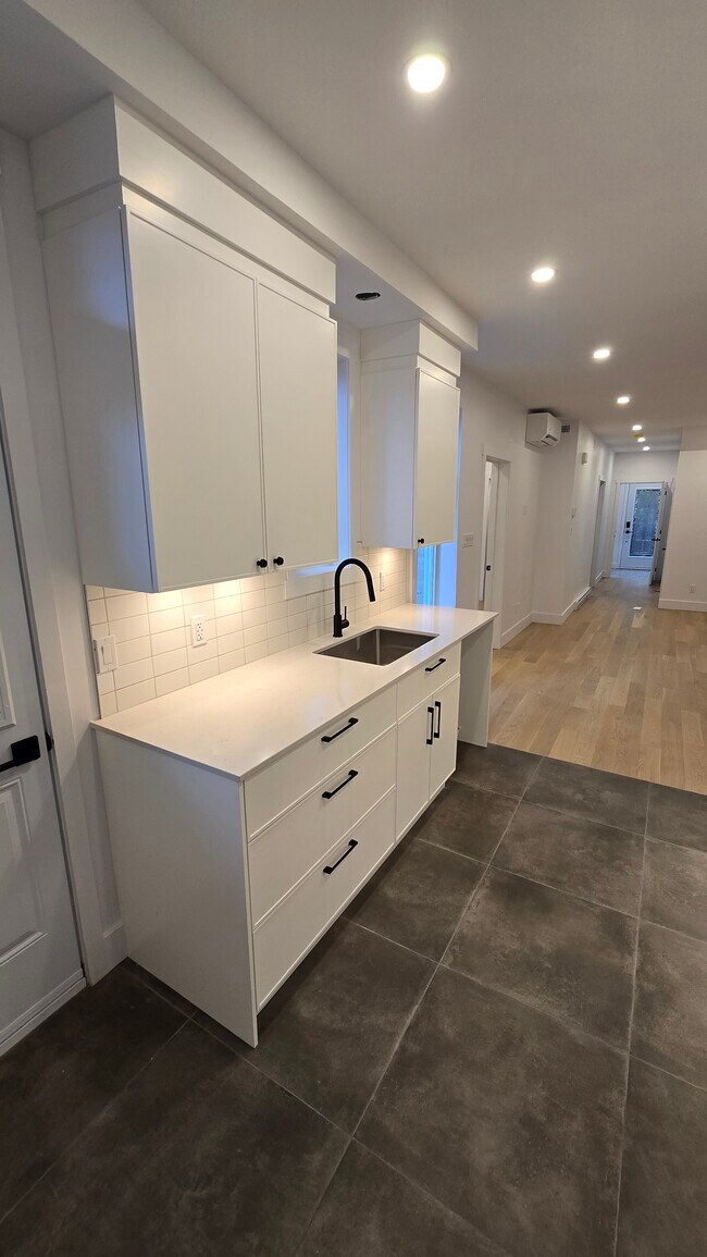 Photo - 2033 Rue De Chambly Unit 2033