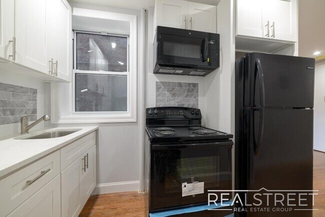 Photo - 1 Bed W. Tons of Space in Crown Heights! Unidad 1