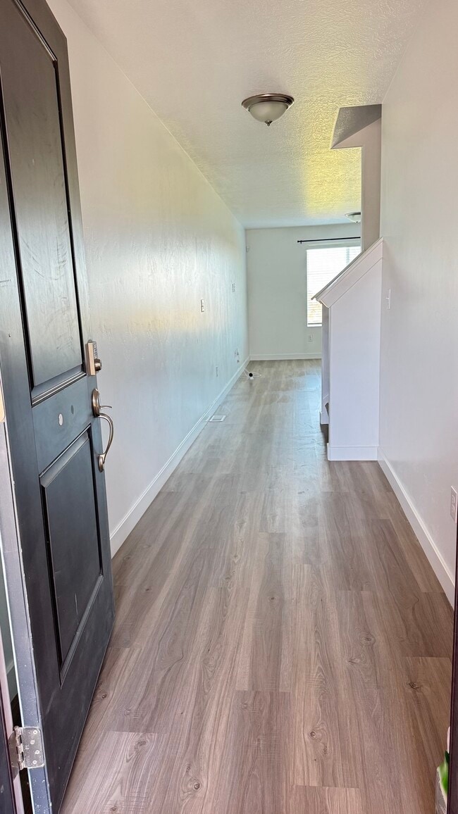 Photo - 404 Grassland Dr