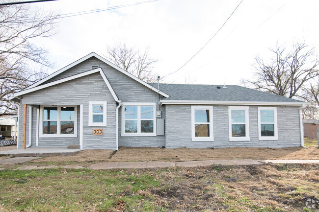 Building Photo - 303 W Hayes St Rental