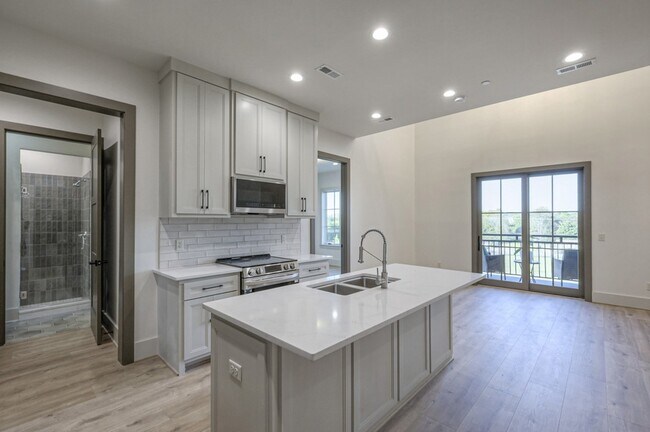 Photo - 1025 Southwalk Dr Unit 204