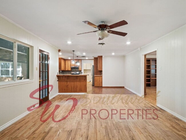 Photo - Spacious 4 Bed, 3 Bath Home - Perfect for Family or Student Living!