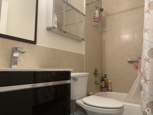 Interior Photo - 145 SW 15th Ave Rental