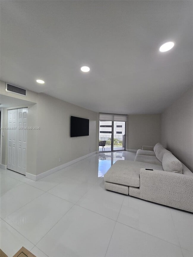 Photo - 1750 W 46th St Unit 311