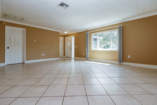 Photo - 11351 Collingswood St