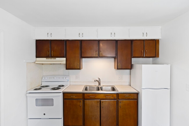 Photo - Colonial Manor