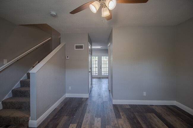 Building Photo - 339 Park Row Ave 1-4 Unit #3