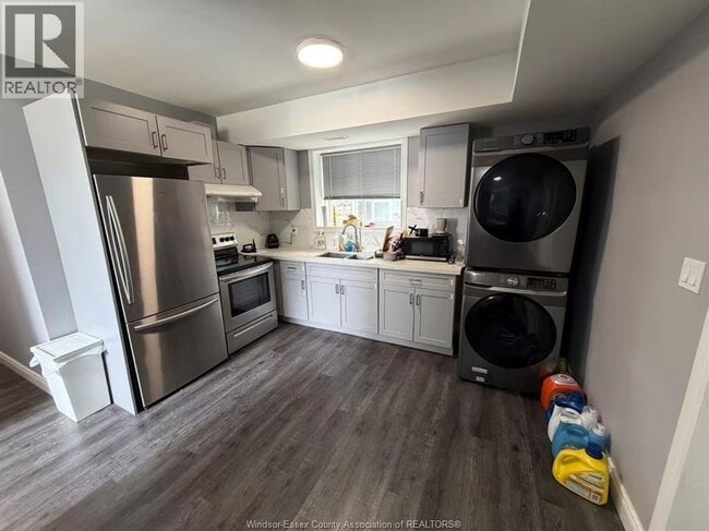 Photo - 495 McEwan Ave