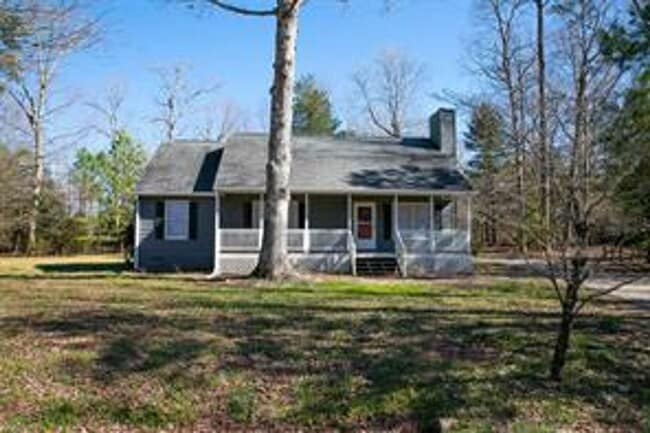 Building Photo - Call Sabrina at 757-767-0767 for more information
