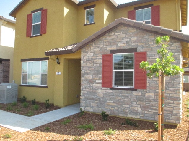 Building Photo - Roseville 3 bedroom in Veranda at Stoneridge.
