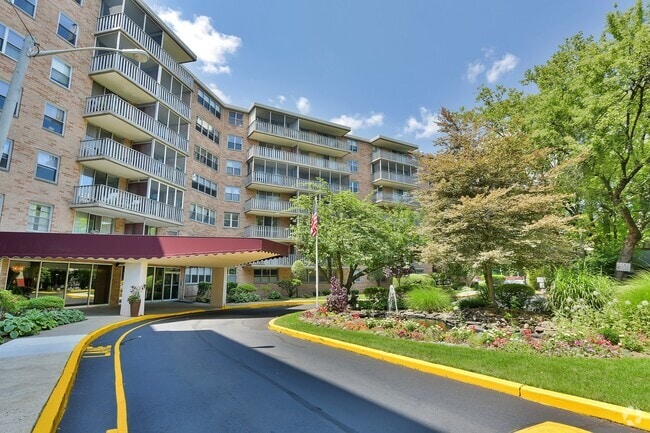 Building Photo - 530 Valley Rd Unit 7Y Rental