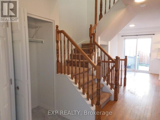 Photo - 136 Inverkip Ave