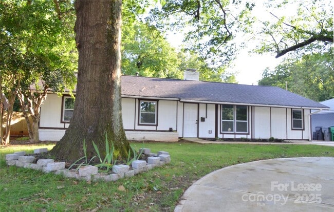 Photo - 2000 Tyvola Rd