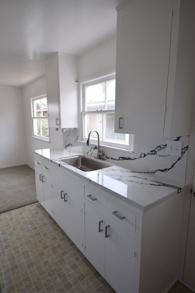 1422 Stanford St Unit 1422 Upper Unit