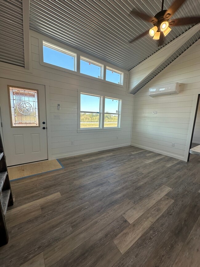 Photo - 120 Hill County Rd 4105