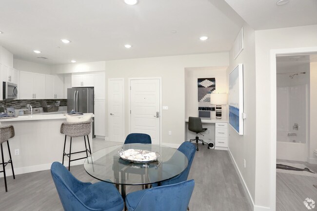 2BR, 2BA - 1100 SF (model B)