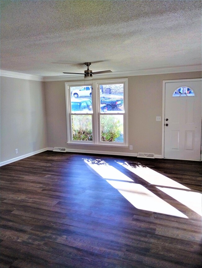 Photo - 3313 Niagara Dr
