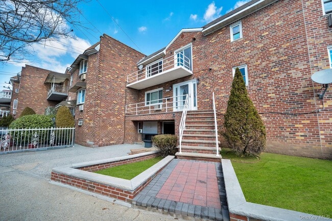 Building Photo - 1435 E 80th St