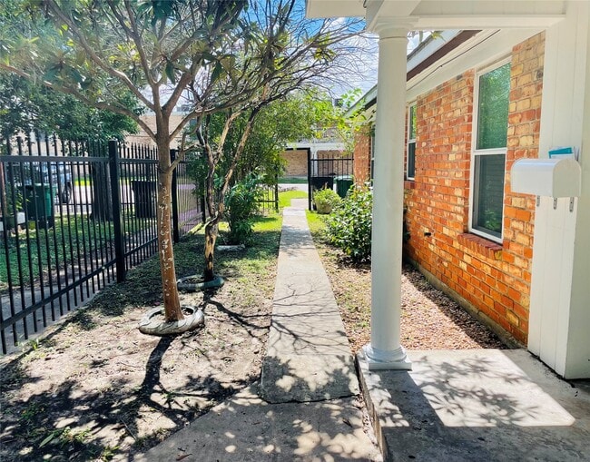 Photo - 5830 Clarewood Dr